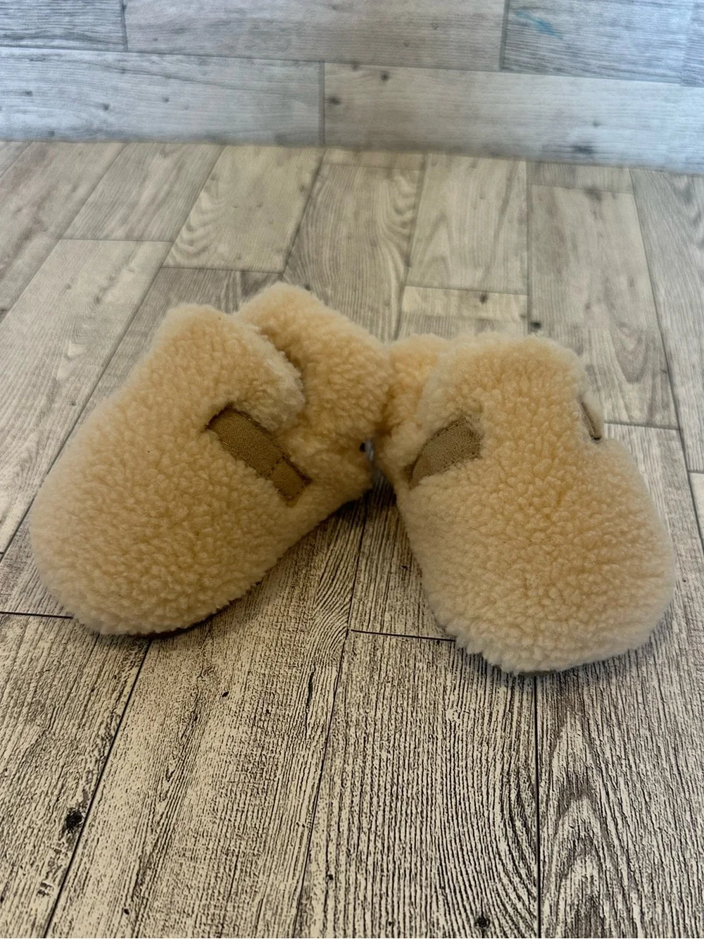 New! BabyGap Cozy Cream Sherpa Kids Slip-On Shoes size 3-6 months